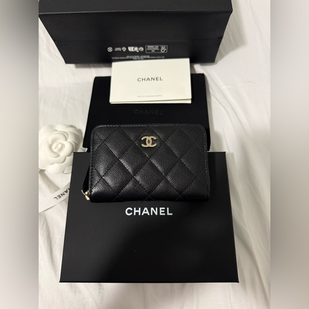 Chanel Caviar leather wallet in black